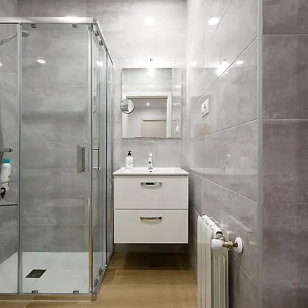 Modern Well Connected Apartment San Sebastian