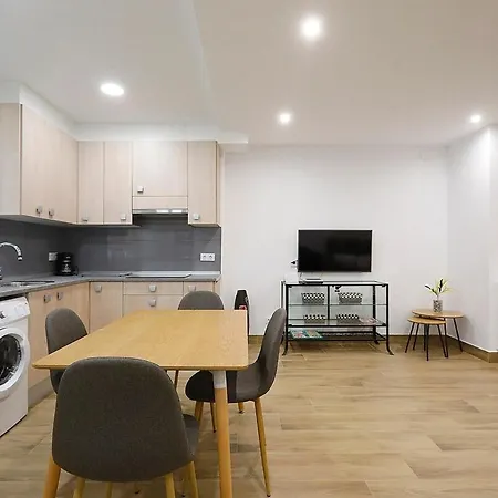 Modern Well Connected Apartment San Sebastian